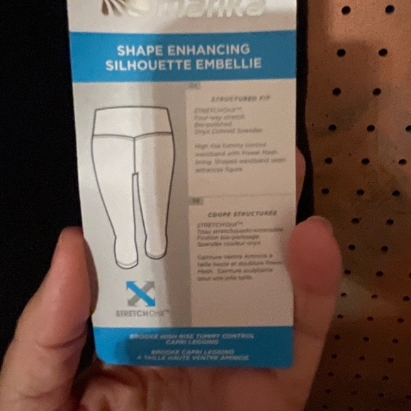 Tummy control capri yoga pants. - Picture 4 of 8